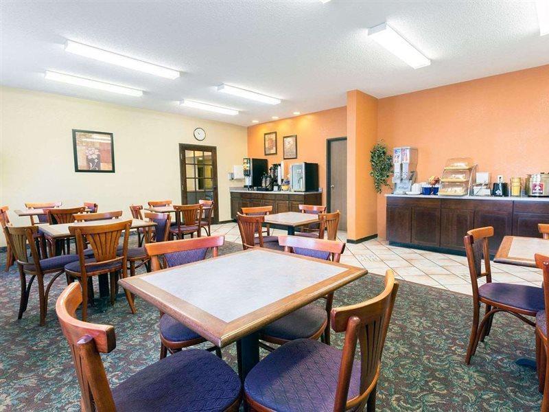 Days Inn By Wyndham Colorado Springs Airport Экстерьер фото