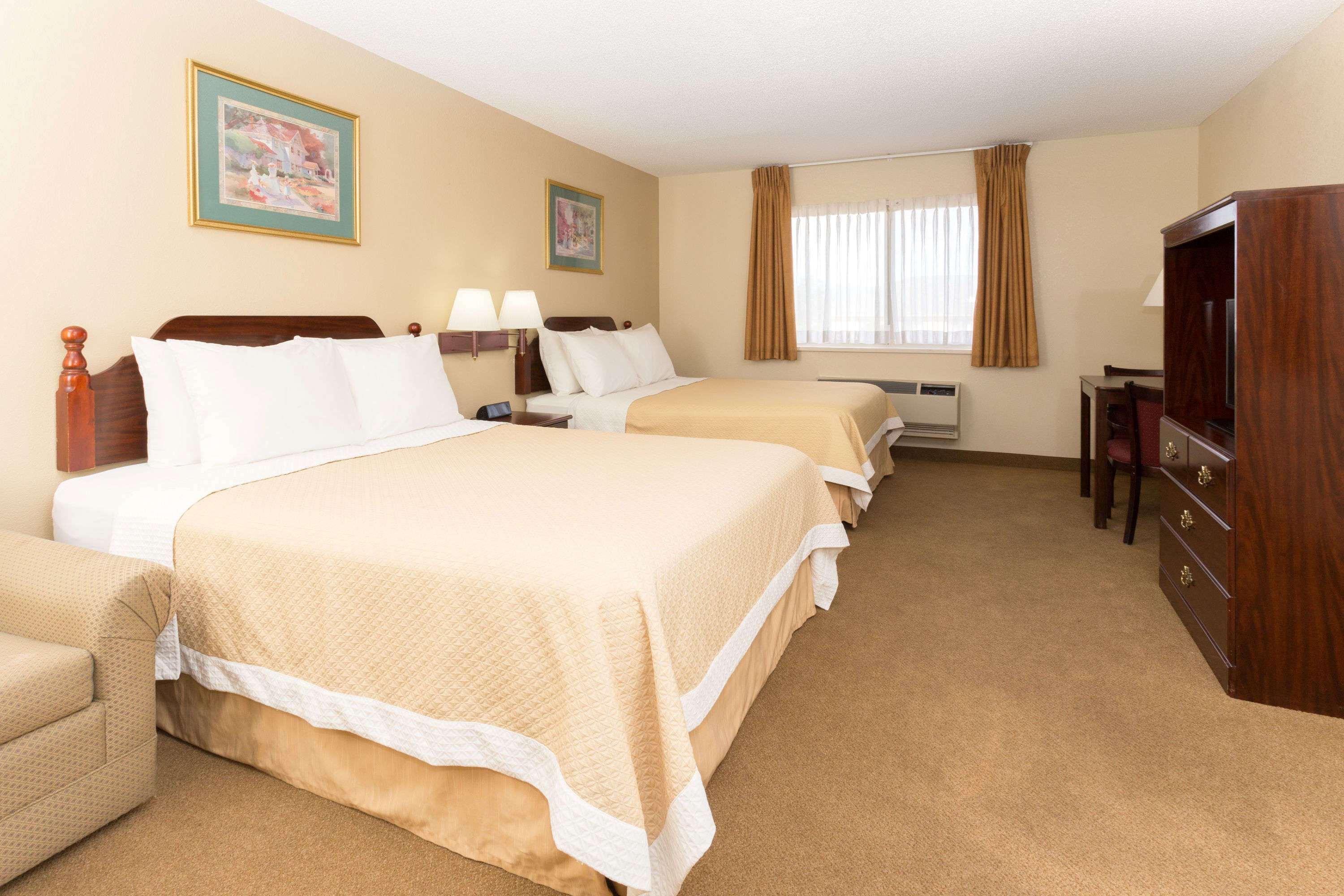 Days Inn By Wyndham Colorado Springs Airport Экстерьер фото